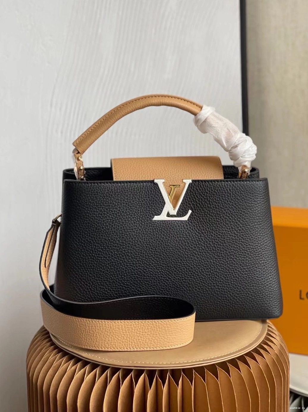 WIS MM CAPUCINES Louis Vuitton 0111